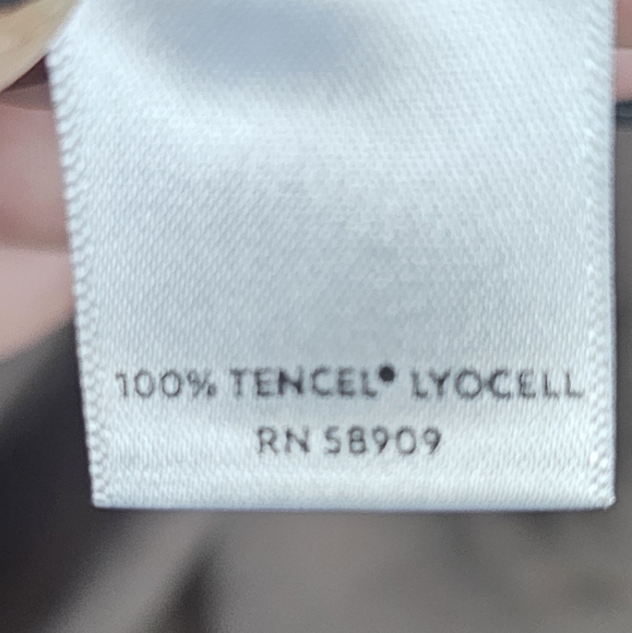 Long Sleeve High-Low Hem Gathered Bodice Top - Picture 11 of 11